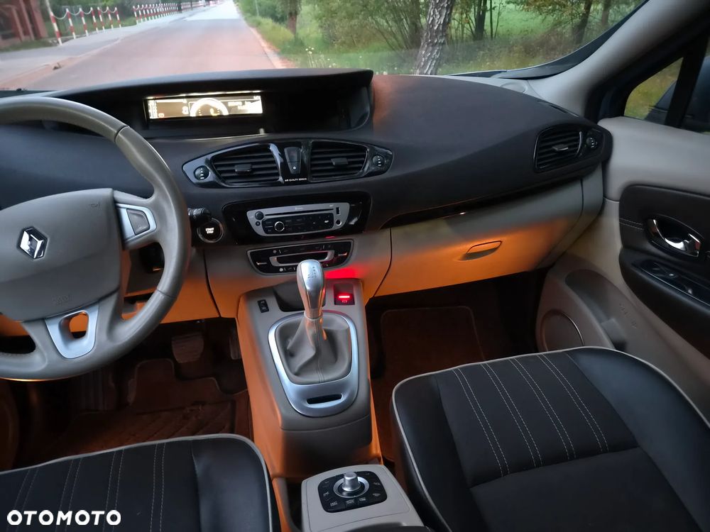 Renault Scenic 2.0 16V Privilege CVT Euro5 - 9