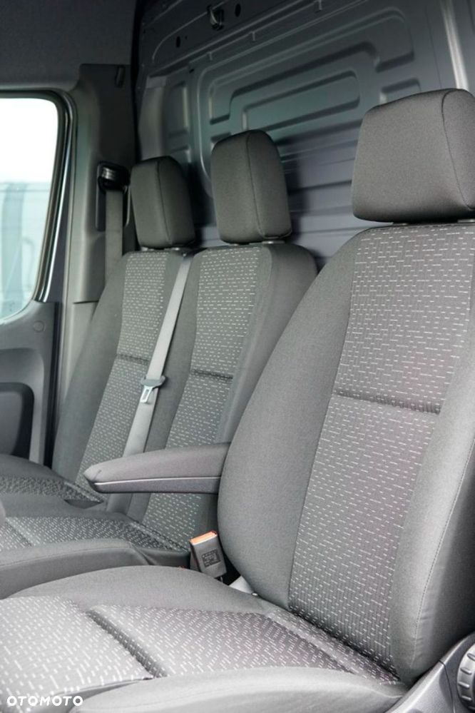 Mercedes-Benz Sprinter - 22