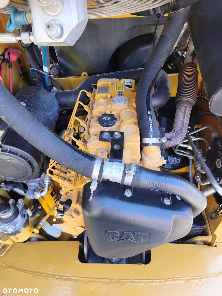 Caterpillar 216B3 - 13