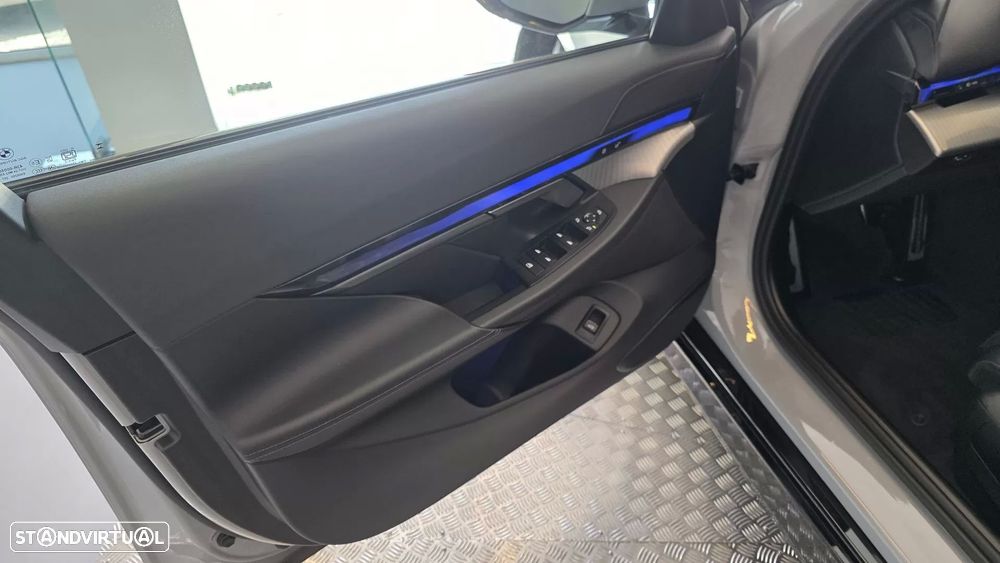 BMW 530 e Pack Desportivo M - 37