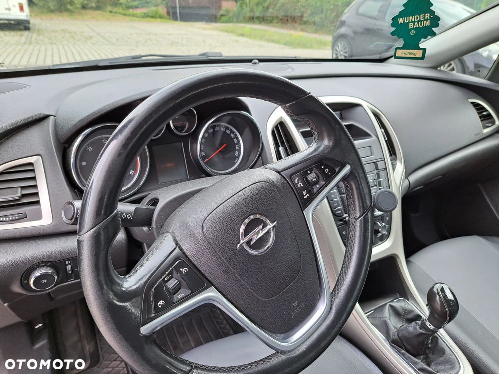 Opel Astra 2011 photo 3