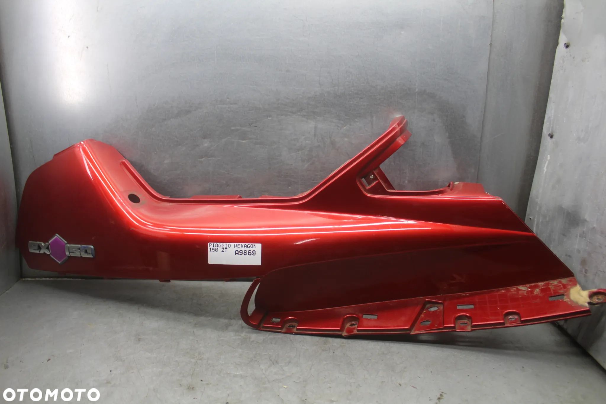 Piaggio Hexagon Sfera 125 2T Bok boczek podłoga owiewka osłona prawa - 1