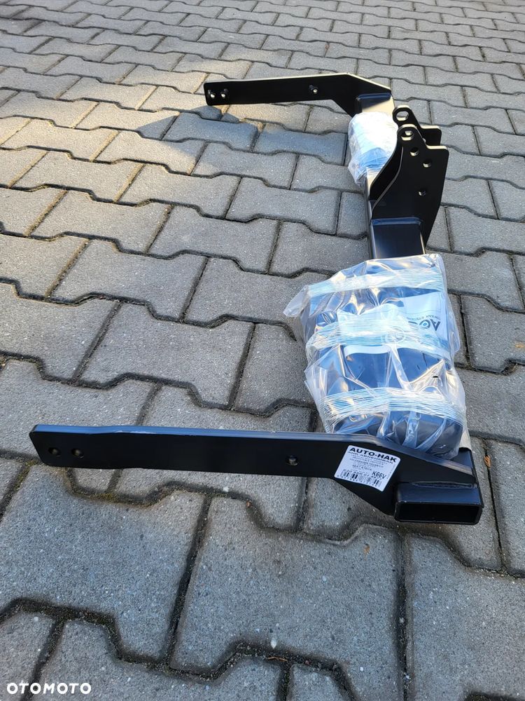 Hak holowniczy  VW TIGUAN  SUV 2016- SEAT ATECA od 2016-  też R-Line  wertykalny zabezpieczony kluczykiem - 2