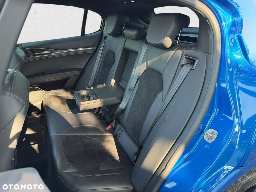 Alfa Romeo Stelvio - 24