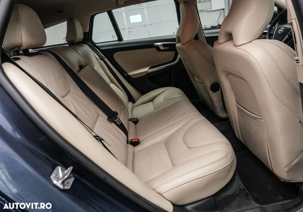 Volvo V60 D5 Summum - 17
