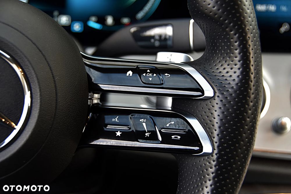 Mercedes-Benz Klasa E 220 d 4-Matic 9G-TRONIC - 32