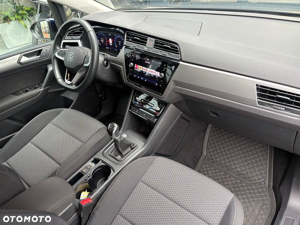 Volkswagen Touran - 17