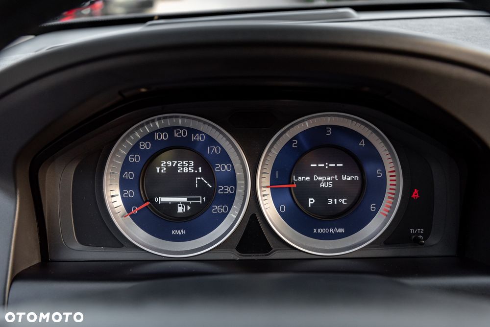 Volvo XC 60 D5 AWD RDesign - 32