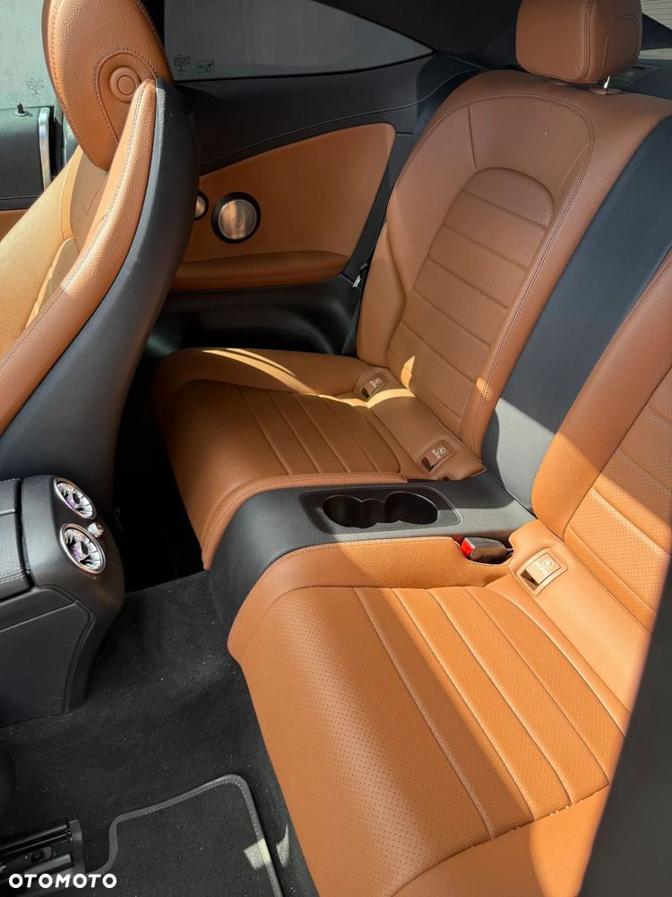 Mercedes-Benz Klasa C 300 9G-TRONIC AMG Line - 26