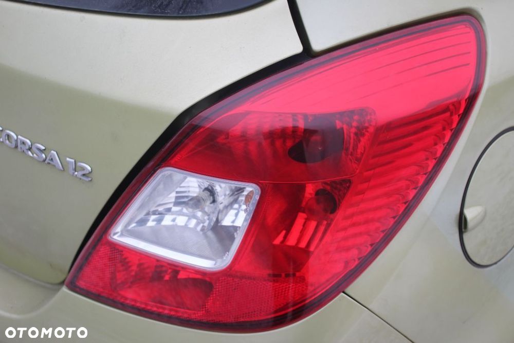 LAMPA TYLNA PRAWA PRAWY TYŁ OPEL CORSA D 5D