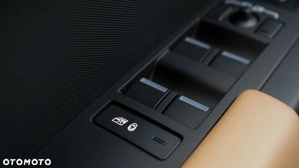 Land Rover Defender 3.0 D350 mHEV X-Dynamic SE - 18