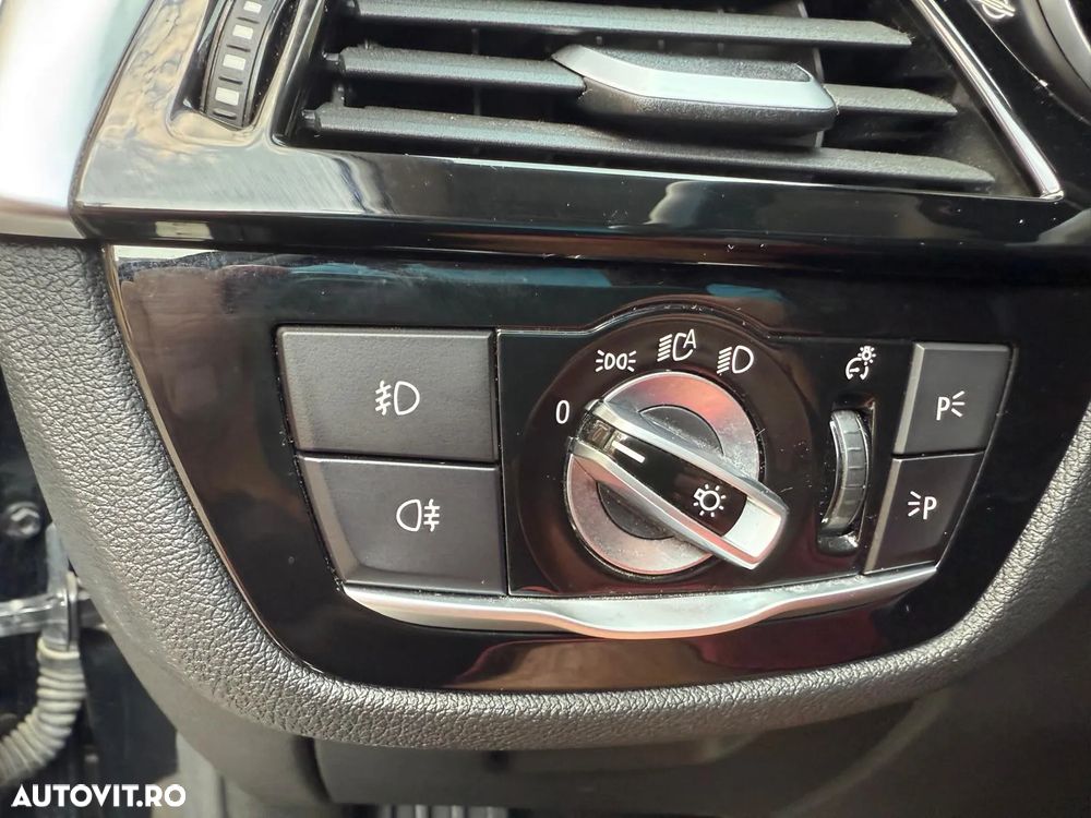 BMW Seria 5 530i xDrive Touring Aut. Luxury Line - 31