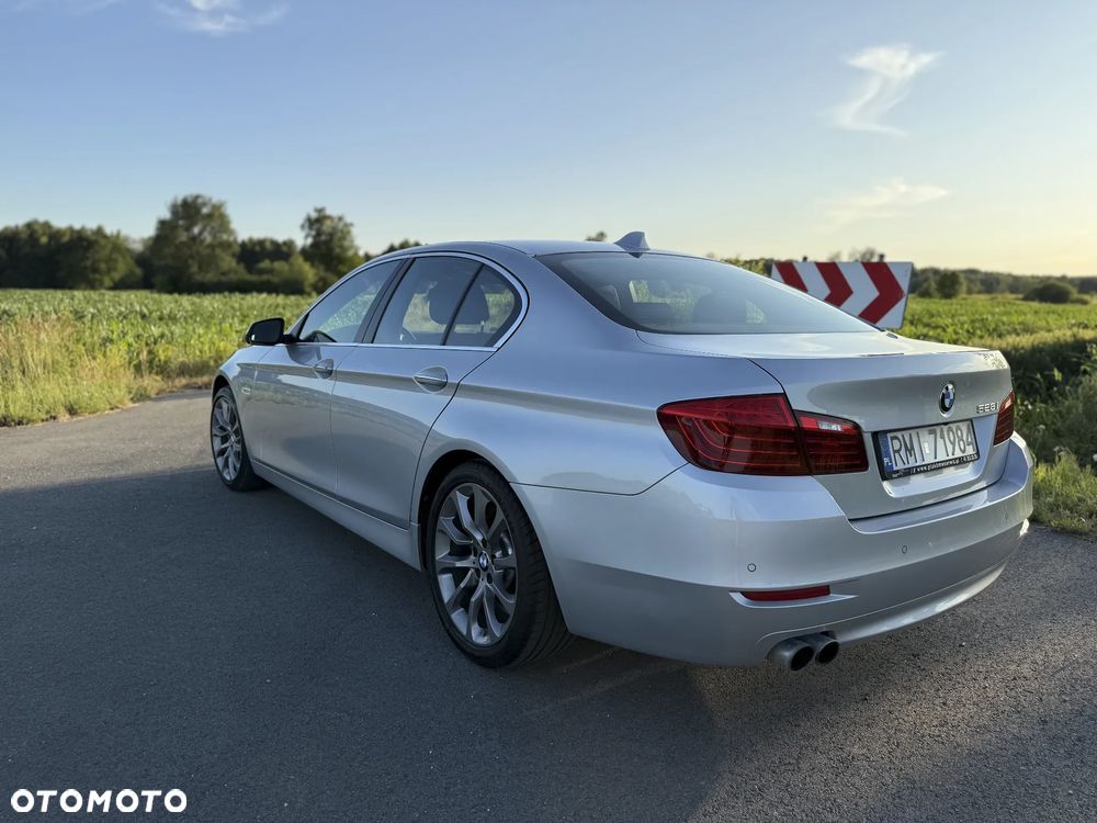 BMW Seria 5 528i xDrive Luxury Line - 4