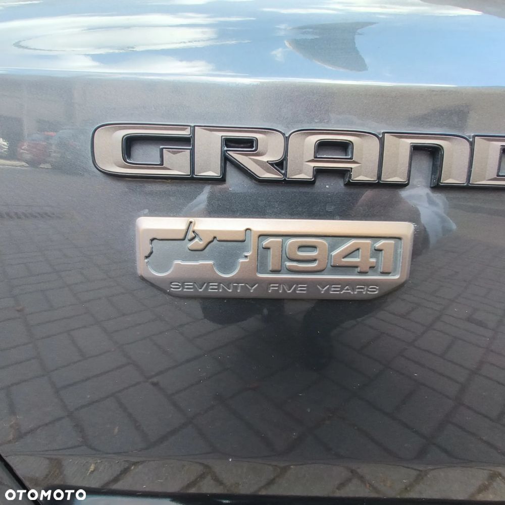Jeep Grand Cherokee - 21