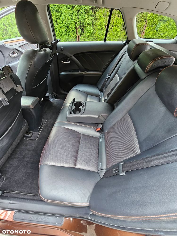 Toyota Avensis - 11