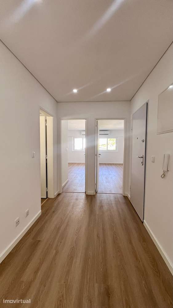 Apartamento T3+1 , 154 m² com Sótão | Totalmente Renovado | Queluz - Vista 4
