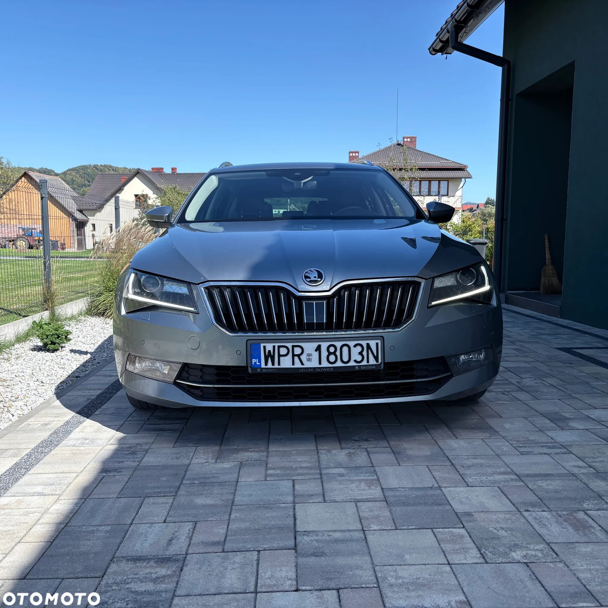 Skoda Superb 2.0 TDI L&K DSG - 1