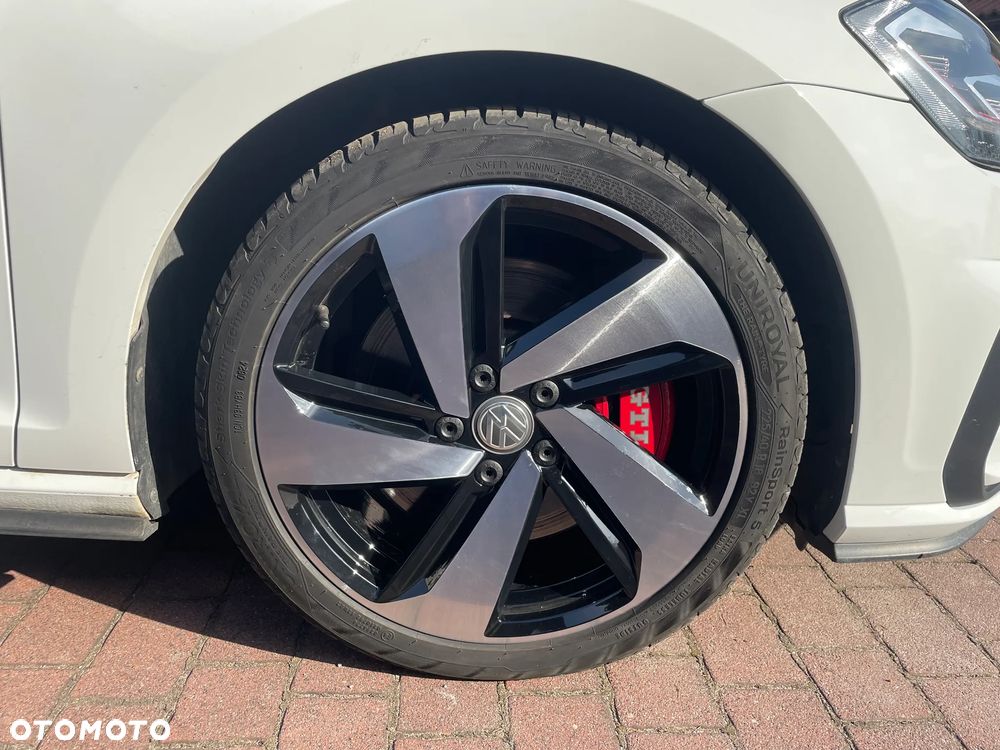 Volkswagen Golf GTI Performance BlueMotion Technology DSG - 29