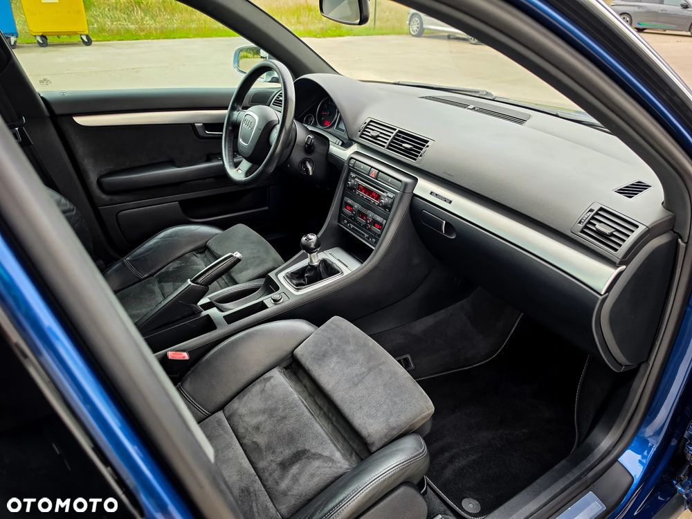 Audi A4 Limousine - 4