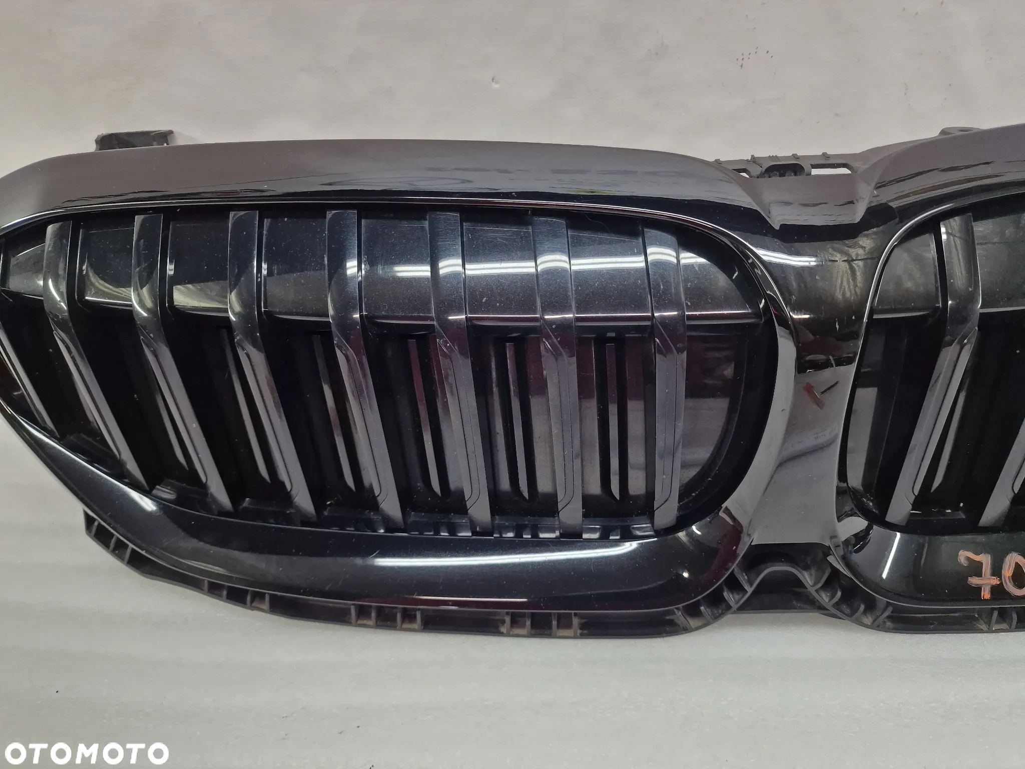 BMW G20 / G21 / G28 ATRAPA / GRILL ZDERZAKA PRZEDNIEGO PRZÓD + ŻALUZJA CZARNA W POŁYSKU , NR 187156-10 18715610 / 5A22C60 , NR AUKCJI GL703 - 4