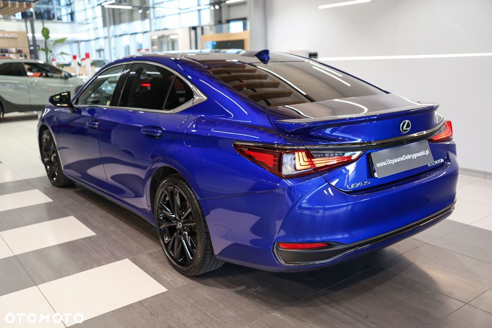 Lexus ES - 4