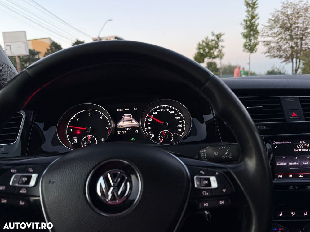 Volkswagen Golf - 8