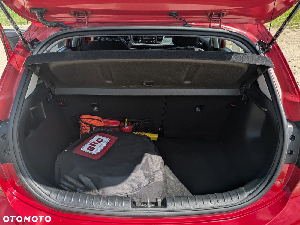Kia Rio 1.2 L - 8
