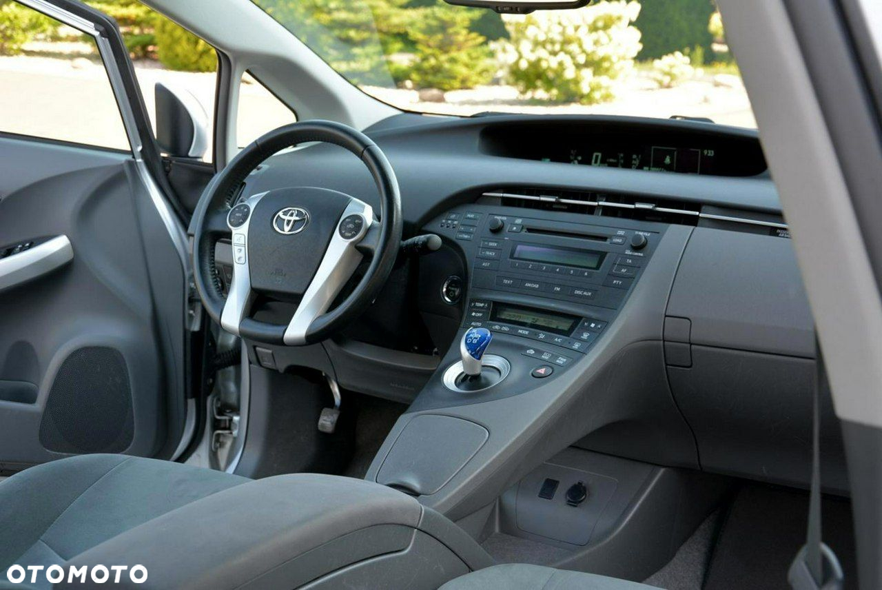 Toyota Prius 1.8 HSD Sol - 19