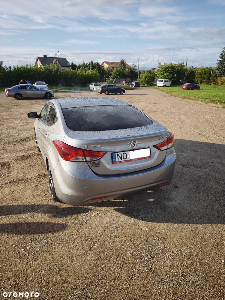 Hyundai Elantra 2012 photo 3