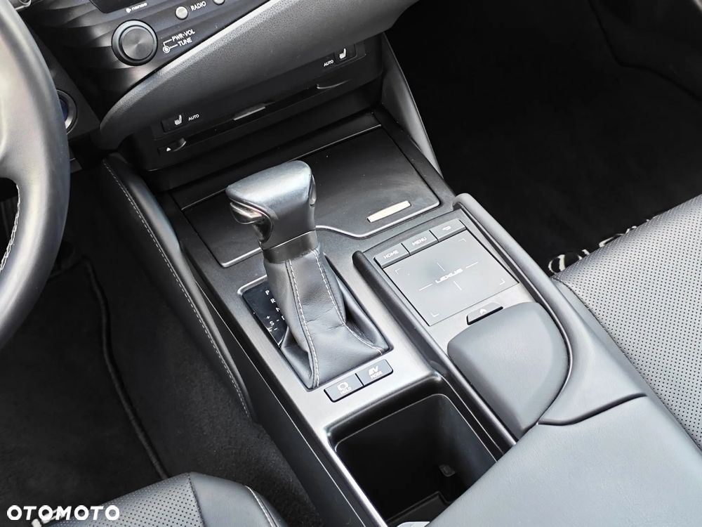 Lexus ES 300h Business Edition - 22