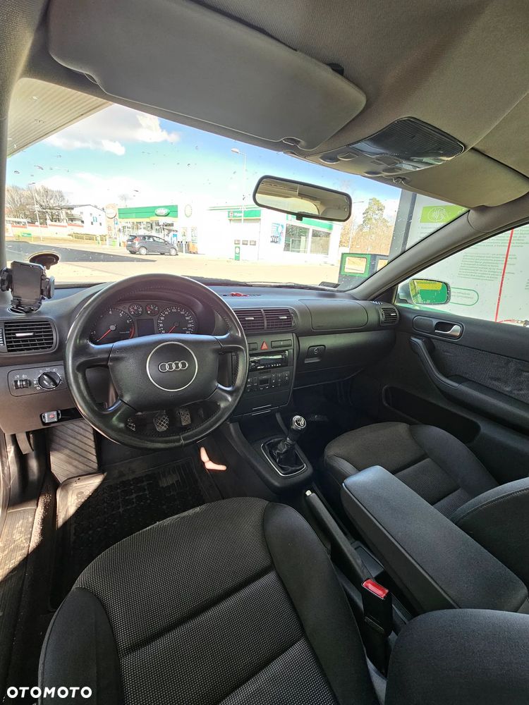 Audi A3 Sportback 1.6 Ambiente - 17