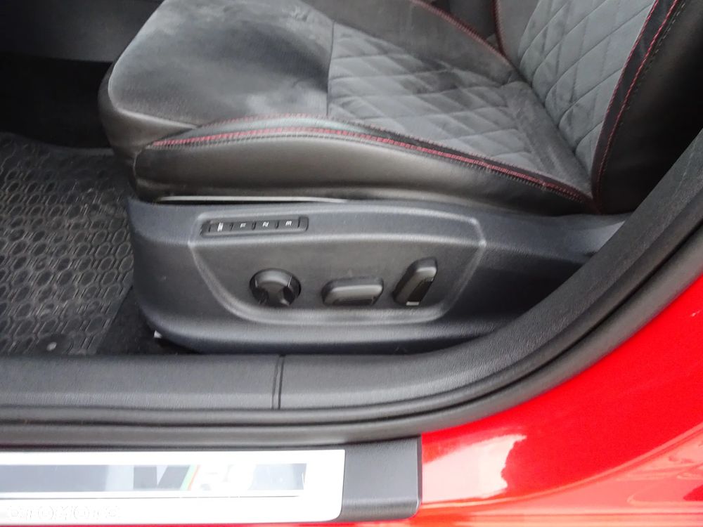Skoda Octavia 2.0 TSI RS - 21