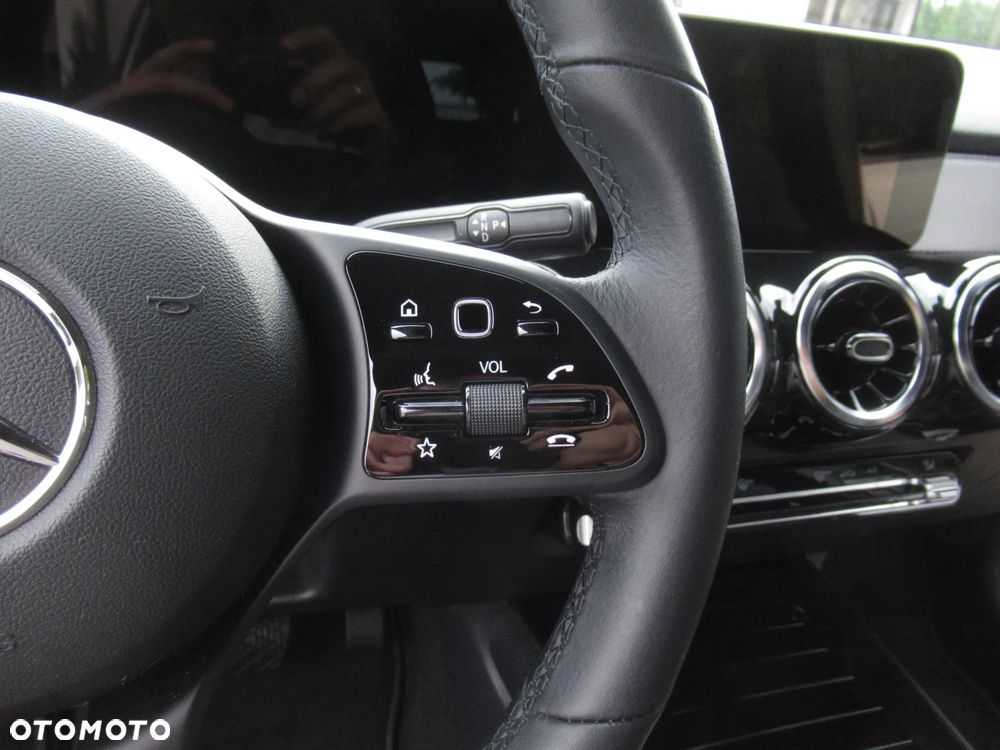 Mercedes-Benz GLB 200 7G-DCT - 12