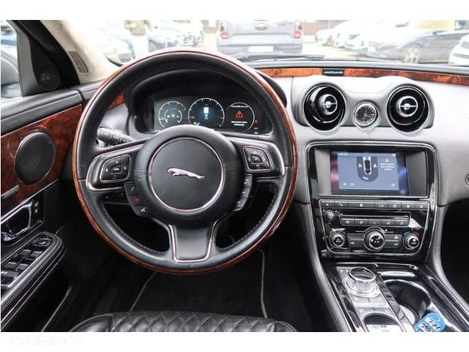 Jaguar XJ 3.0 T LWB AWD Portfolio - 9