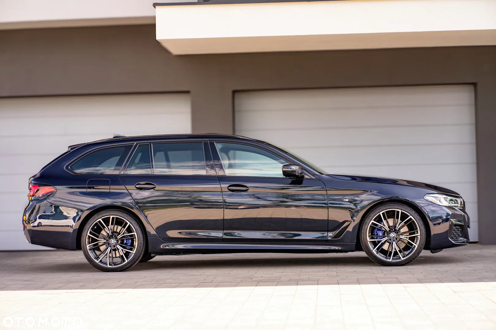 BMW Seria 5 530d xDrive Touring M Sport Edition - 11