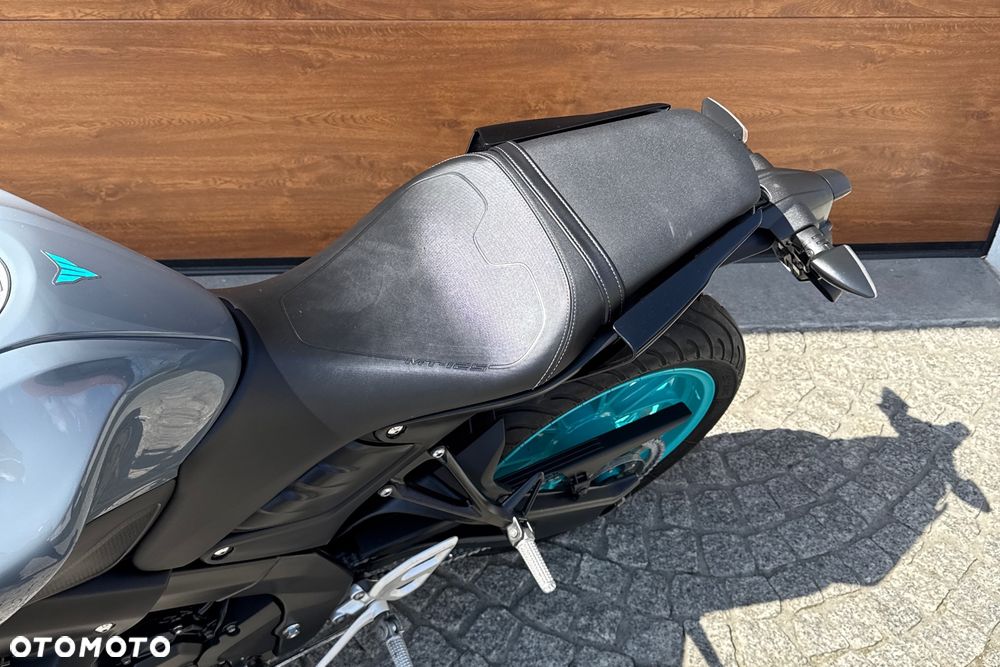 Yamaha MT - 27