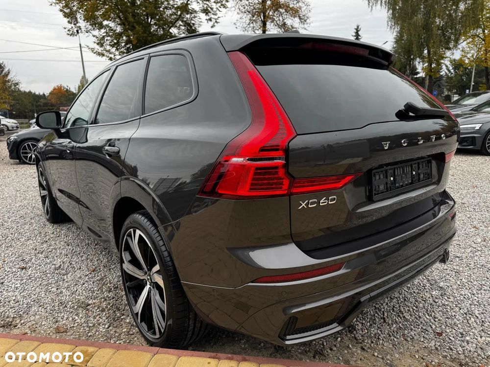 Volvo XC 60 B4 D AWD Plus Dark - 16