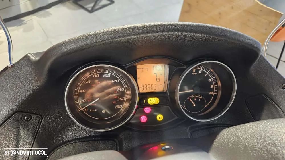 Piaggio MP3 - 5