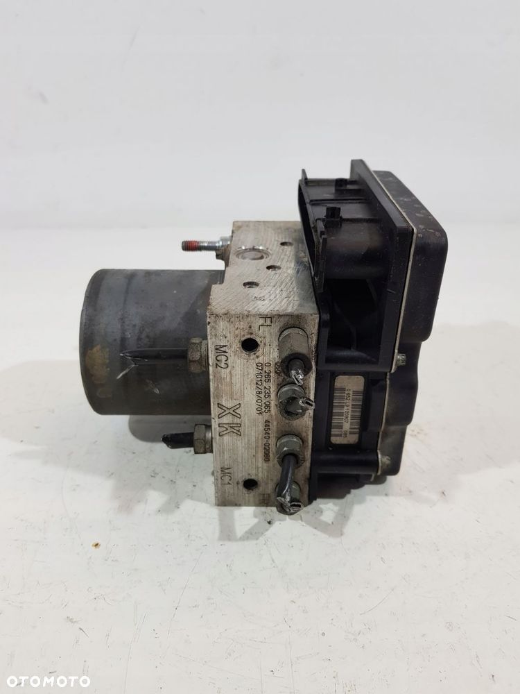 pompa hamulcowa abs 44540-02060 toyota auris i avensis 2.0d d-4d - 4