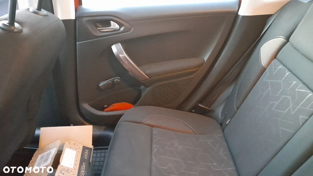 Peugeot 2008 1.6 e-HDi Active S&S - 10
