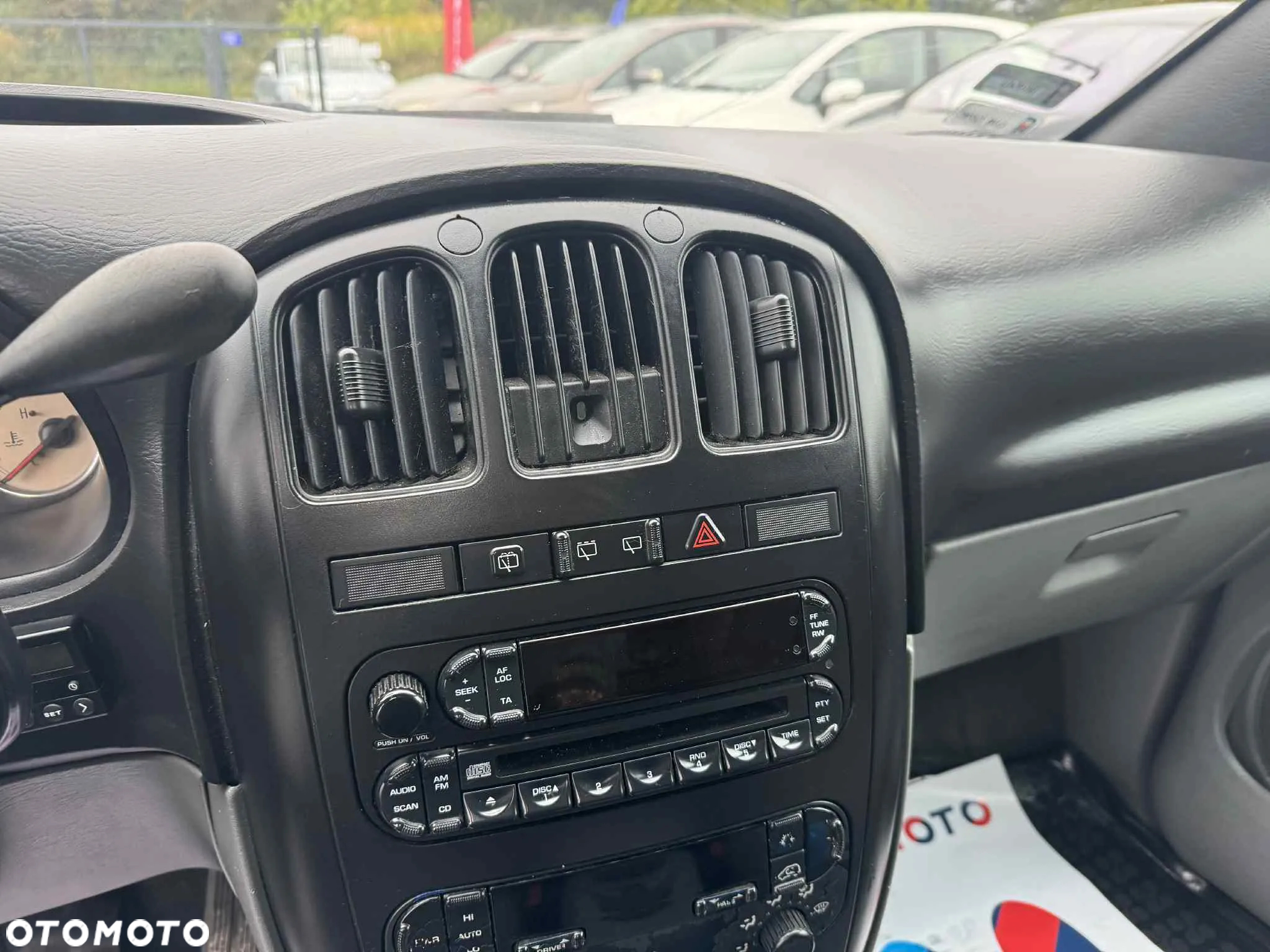 Chrysler Voyager 2.8 LX CRD - 11