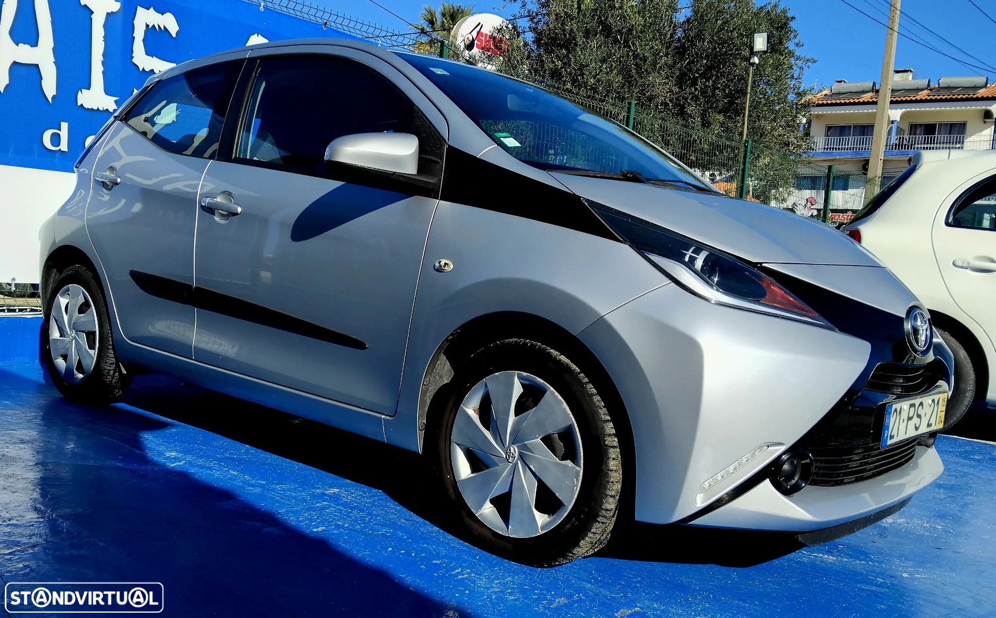 Toyota Aygo 1.0 X-Play - 1