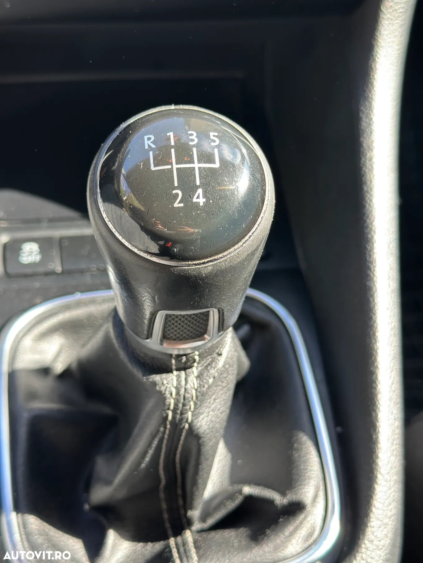Volkswagen Golf 1.6 TDI DPF Trendline - 16