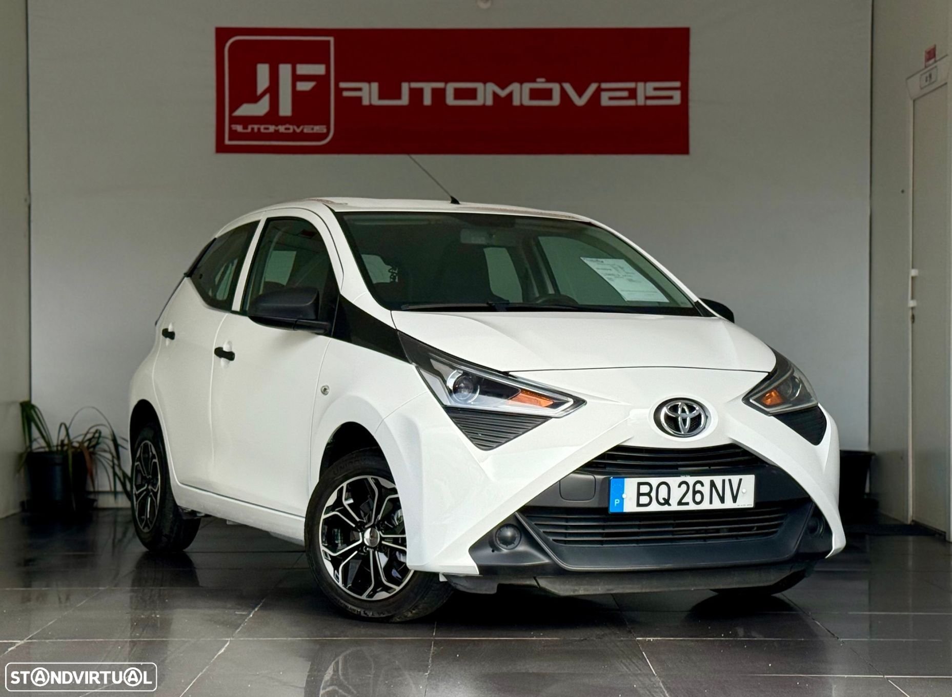 Toyota Aygo 1.0 X-Play - 1