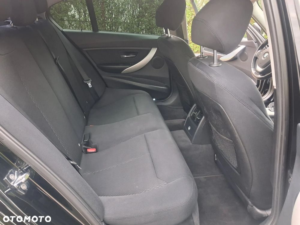 BMW Seria 3 318d Sport Line - 17