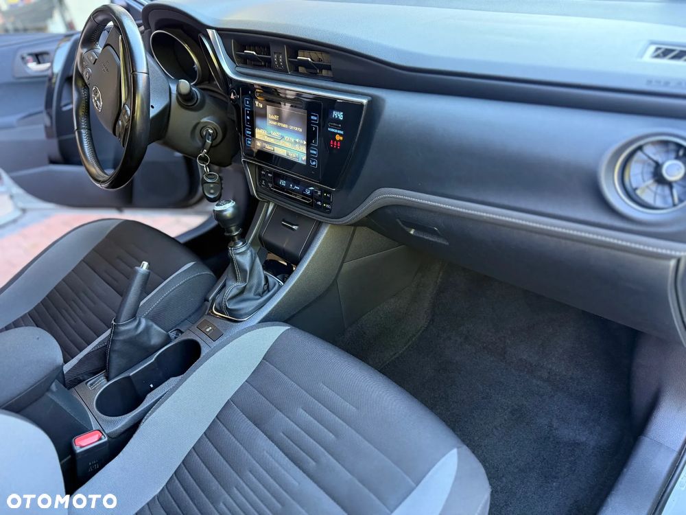 Toyota Auris 1.6 Premium - 6