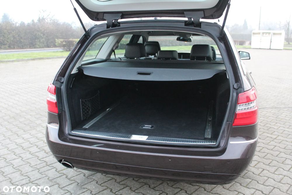 Mercedes-Benz Klasa E 250 CGI BlueEFFICIENCY 7G-TRONIC Avantgarde - 27