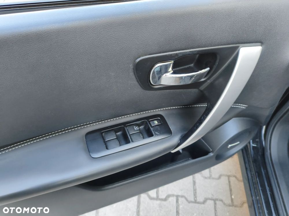 Nissan Qashqai 2.0 dCi 4 x 4 DPF tekna - 23