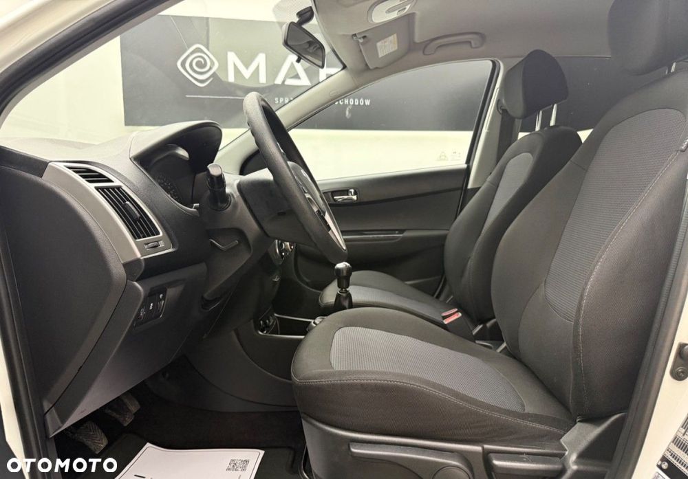 Hyundai i20 - 24