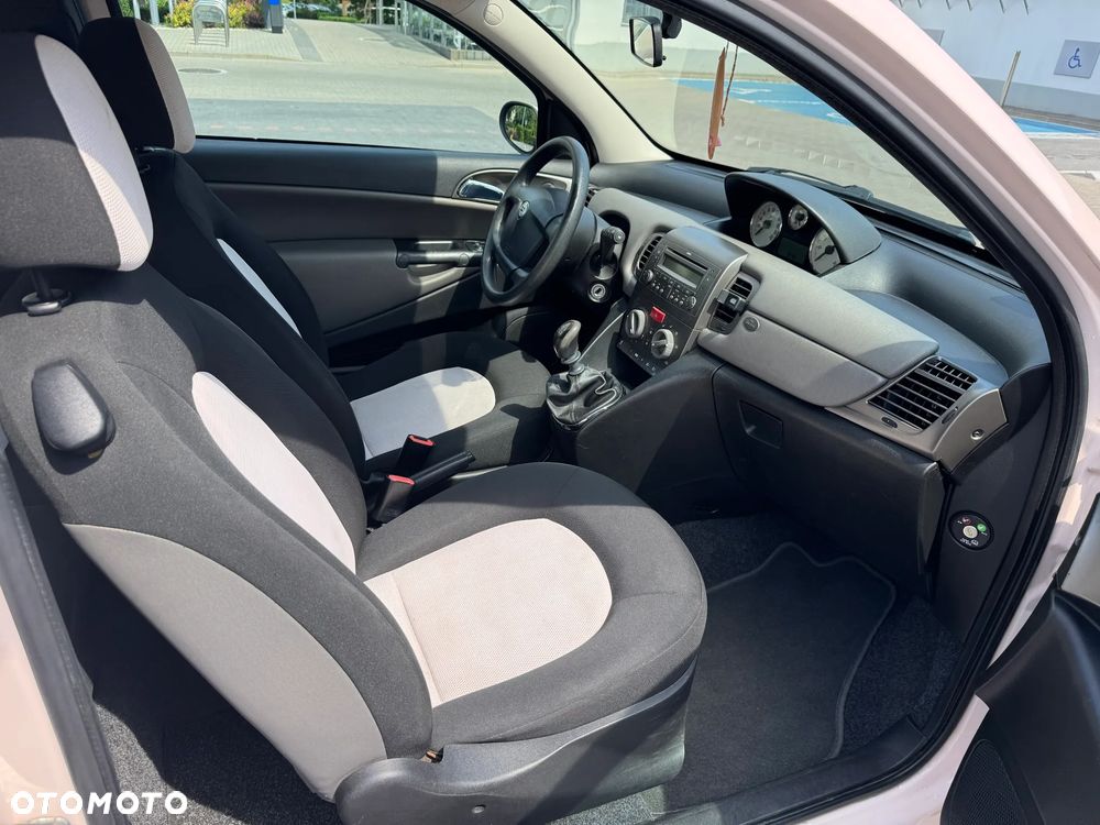 Lancia Ypsilon 1.2 16v Class - 16